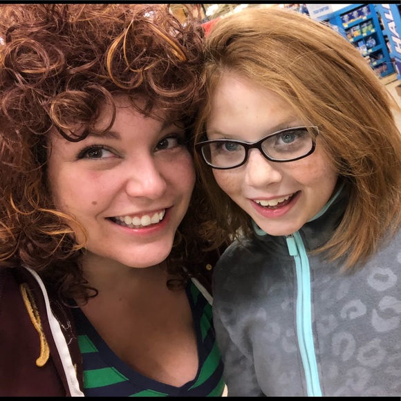 SHARE PLEASE! Shop and support my closet! 🥰 - Picture 1 of 8